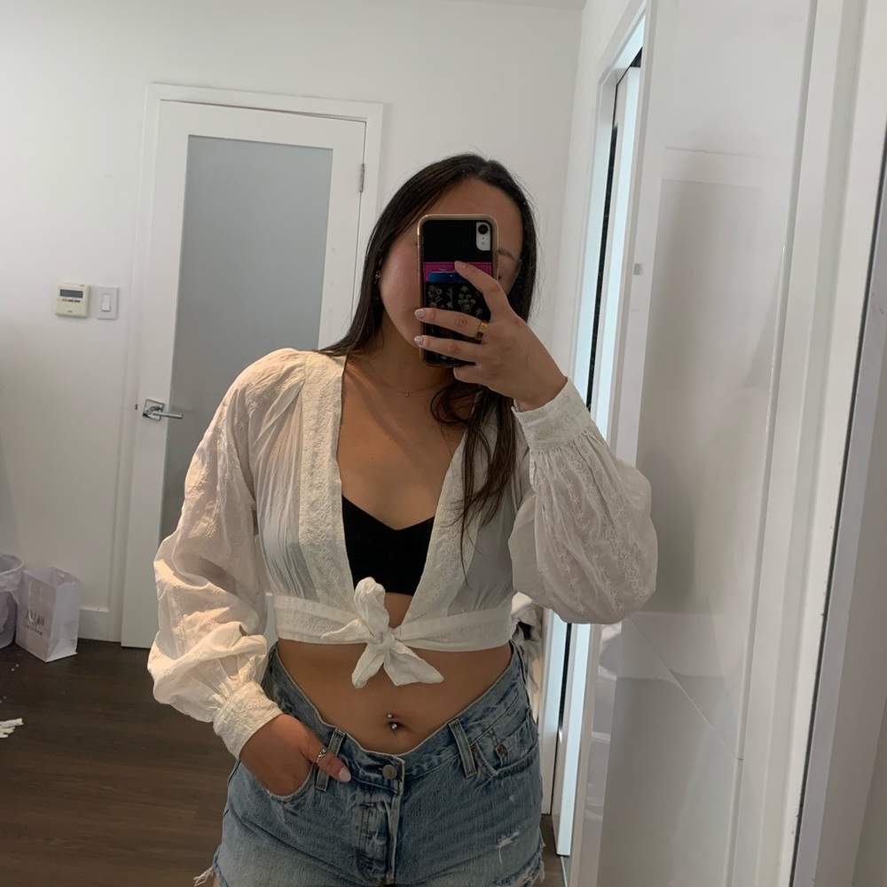 Aritzia tie front white top